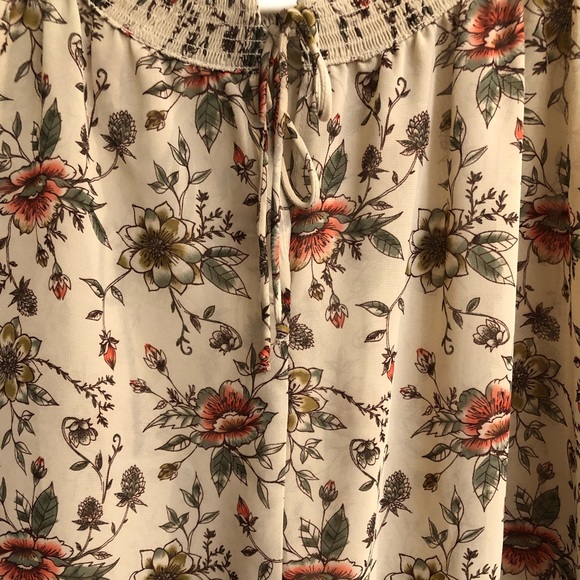 Floral Tie Neck Blouse - Picture 3 of 3